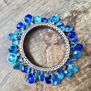 💎2/$30 Blue dangly gems on silver stretch bracelet